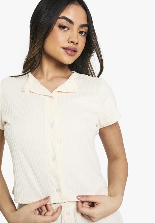 boohoo - Soft Rib Short Sleeve Button Through Shirt & Shorts Lounge - cream