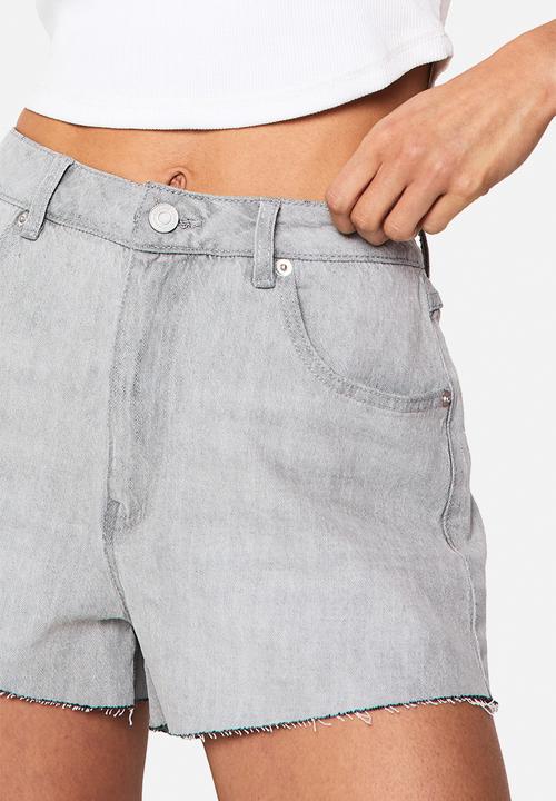 boohoo - Raw hem denim short - grey
