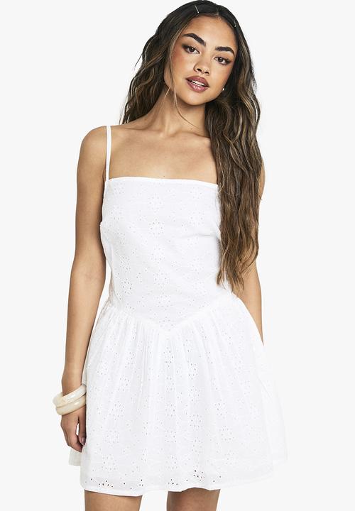boohoo - Broderie anglaise strappy square neck mini dress - white