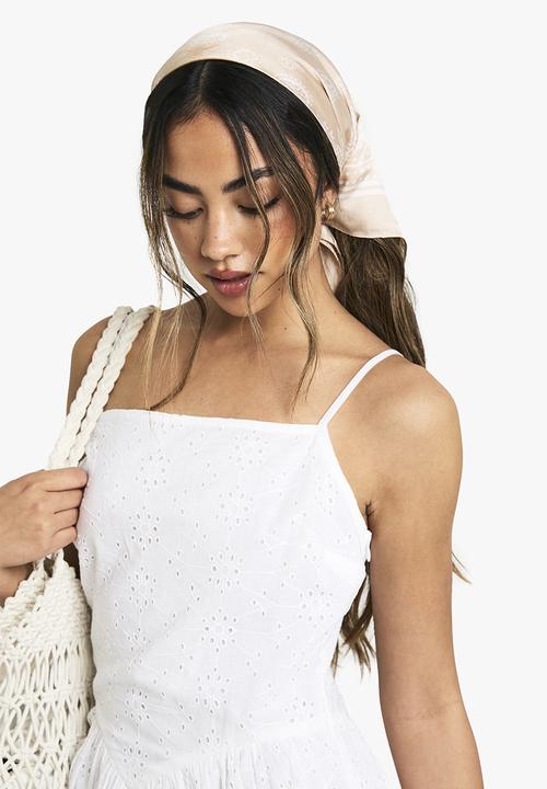 boohoo - Broderie anglaise strappy square neck mini dress - white