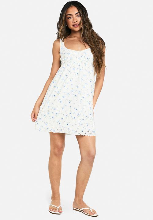 boohoo - Ditsy floral broderie square neck smock dress - white