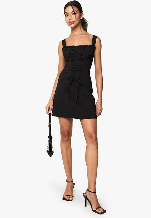 boohoo - Bengaline milkmaid mini dress - black