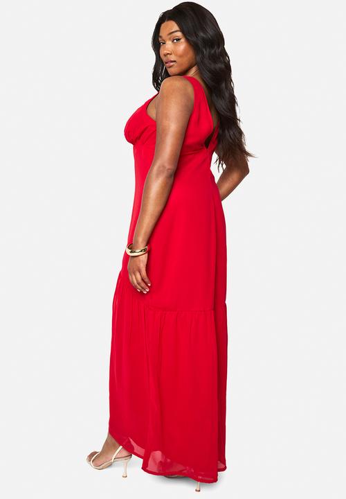 boohoo - Plus Chiffon Underbust Godet Maxi Dress - Red