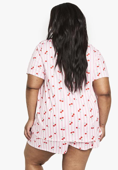 boohoo - Plus cherry print shirt and short set - pink