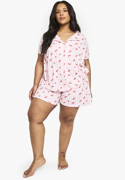 boohoo - Plus cherry print shirt and short set - pink