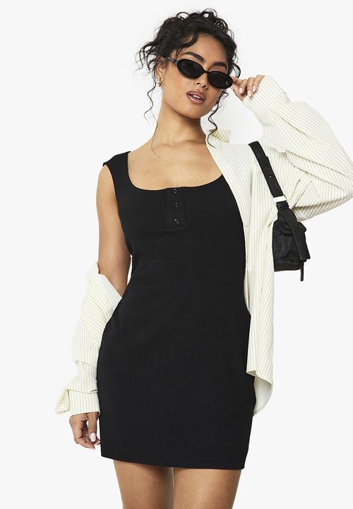 boohoo - Rib button front cap sleeve mini dress - black