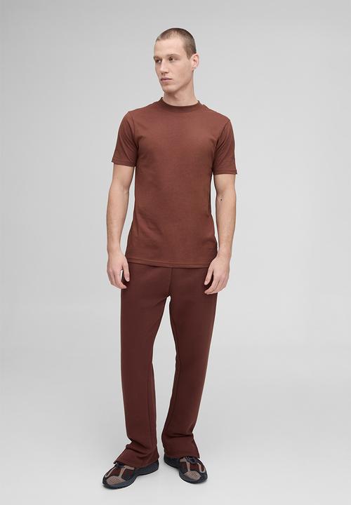 boohooMAN - Basic Slim Fit Crew Neck T-Shirt - Chocolate