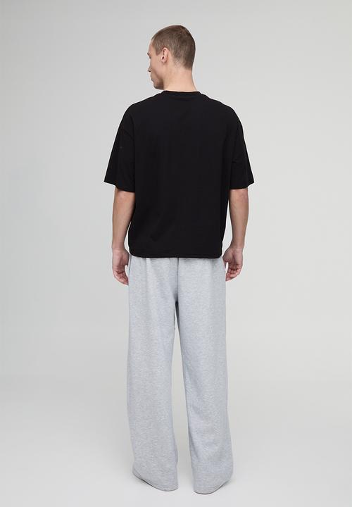 boohooMAN - Basic Oversized Boxy Crew Neck T-shirt - Black