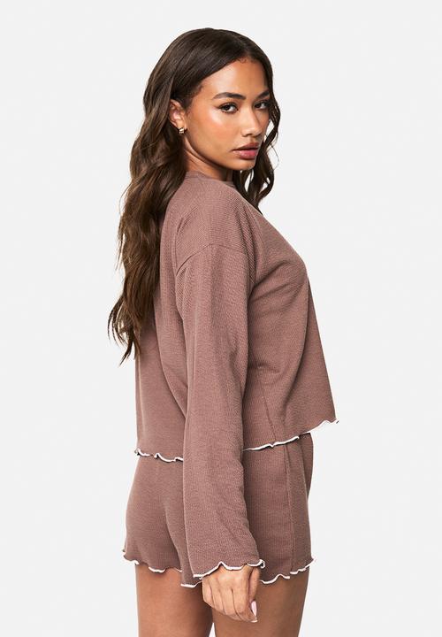 boohoo - Rib lettuce hem long sleeve top & shorts pyjama set - mocha