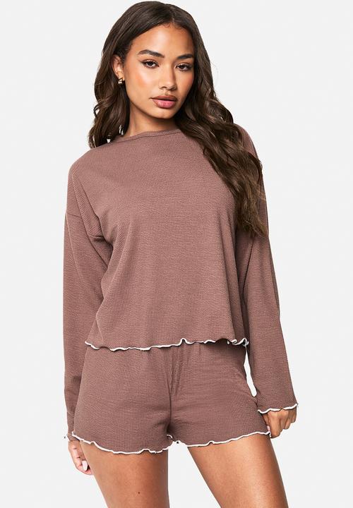 boohoo - Rib lettuce hem long sleeve top & shorts pyjama set - mocha