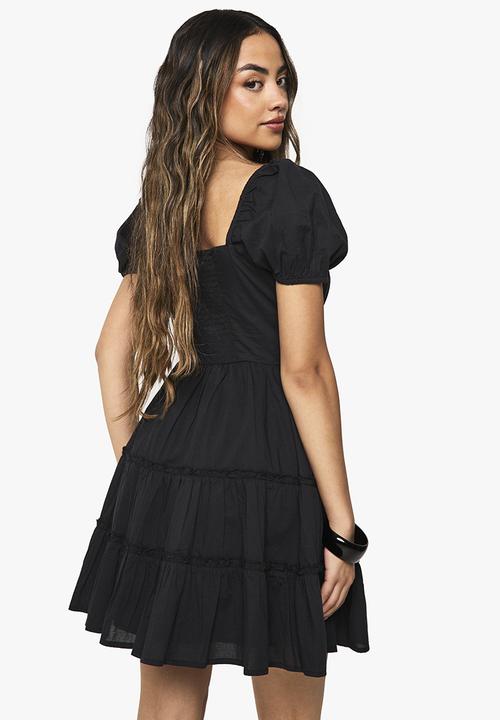 boohoo - Cotton tiered puff sleeve smock mini dress - black