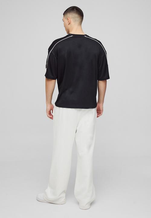 boohooMAN - Oversized Boxy Half Sleeve Varsity T-shirt - Black