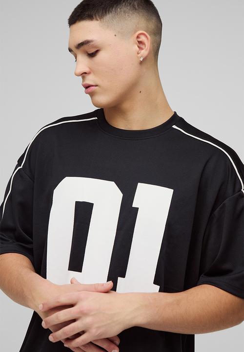 boohooMAN - Oversized Boxy Half Sleeve Varsity T-shirt - Black
