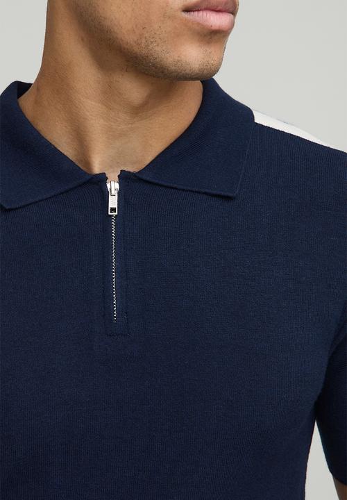 boohooMAN - Muscle Fit Zip Neck Stripe Sleeve Knitted Polo - Navy