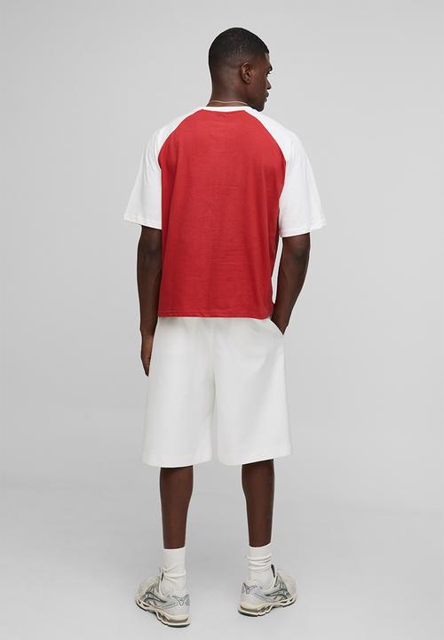 boohooMAN - Oversized Boxy Official Contrast Raglan T-shirt - Red
