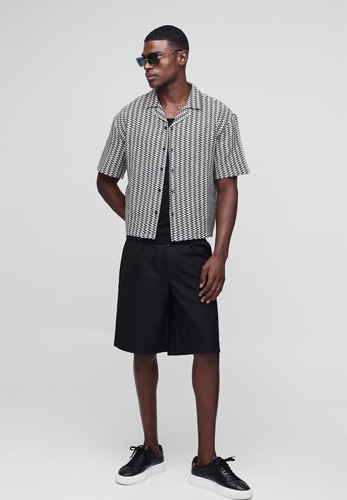 boohooMAN - Oversized Boxy Zig Zag Stripe Open Weave Revere Shirt - black