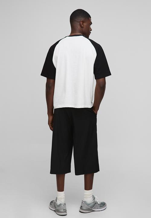 boohooMAN - Oversized Boxy Official Contrast Raglan T-shirt - Ecru