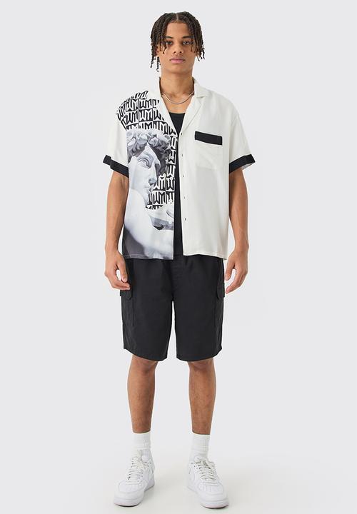 boohooMAN - Relaxed Fit Cargo Shorts - Black