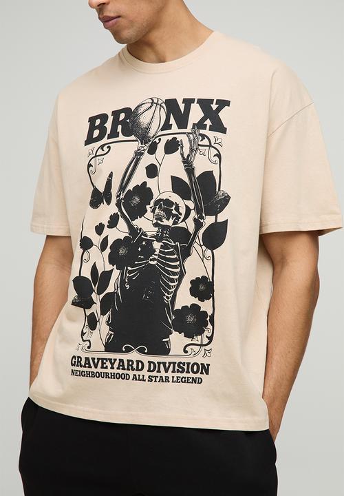 boohooMAN - Oversized Bronx Gothic Floral Print T-shirt - Sand