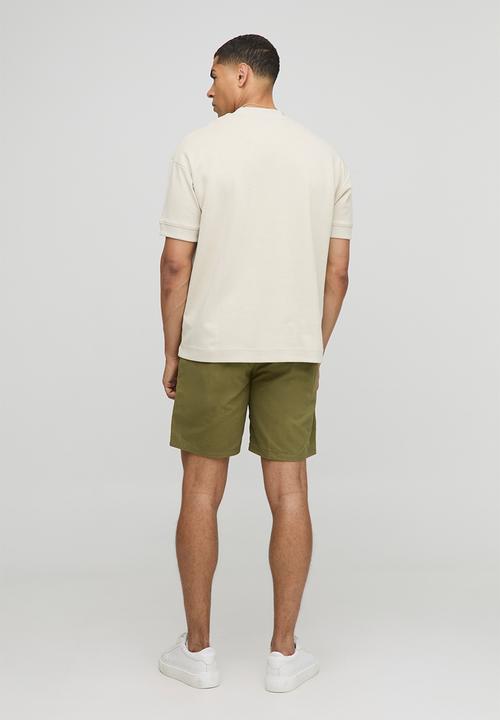 boohooMAN - Relaxed Fit Chino Shorts in Khaki - Khaki