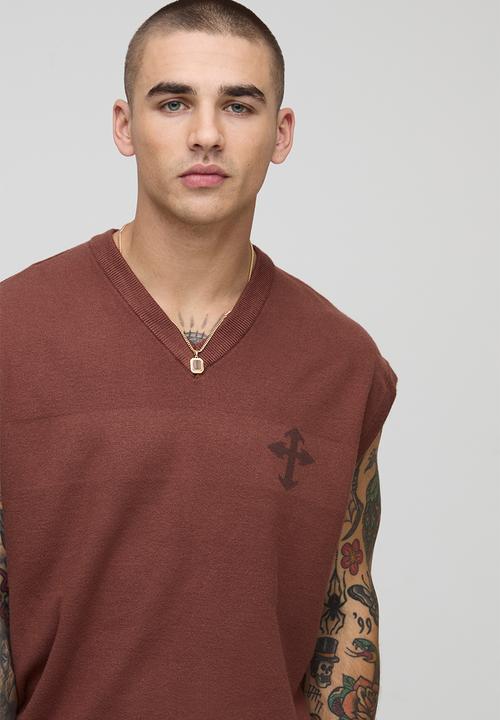 boohooMAN - Oversized Boxy Cross Jacquard Knitted Vest - Burgundy