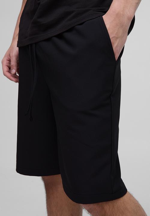 boohooMAN - Elasticated Waist Relaxed Technical Stretch Shorts - black