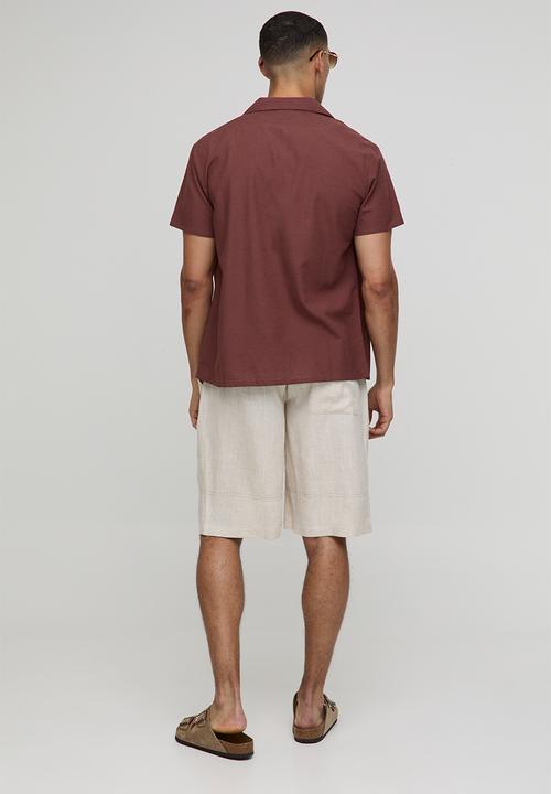 boohooMAN - Regular Fit Revere Linen Blend Short Sleeve Shirt - Chocolate
