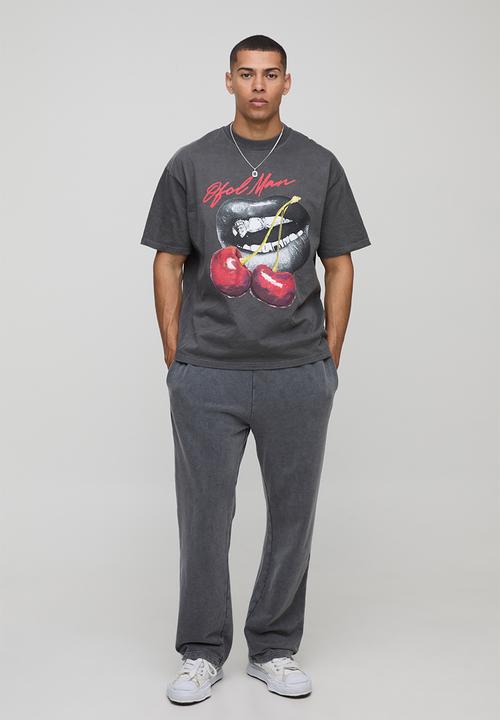 boohooMAN - Charcoal Oversized Extended Neck Washed Cherry Lips Graphic - charcoal