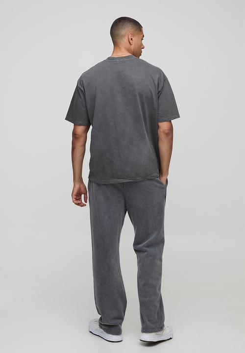 boohooMAN - Charcoal Oversized Extended Neck Washed Cherry Lips Graphic - charcoal