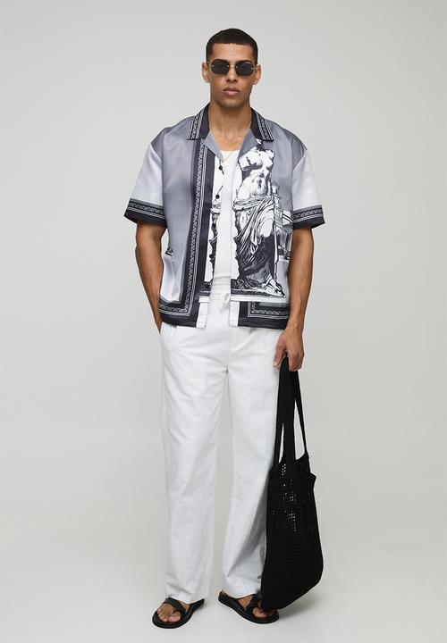 boohooMAN - Satin Oversized Revere Statue Border Shirt - Grey