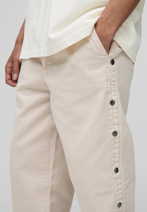 boohooMAN - Relaxed Fit Overdyed Twill Popper Hem Trousers - Stone