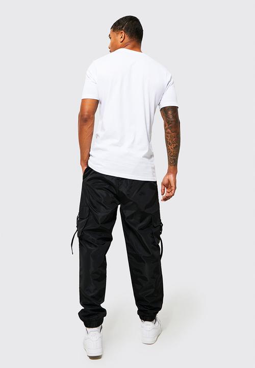 boohooMAN - Elasticated Waist Man Shell Cargo Jogger - Black