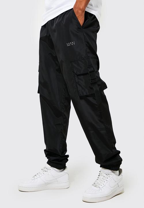 boohooMAN - Elasticated Waist Man Shell Cargo Jogger - Black