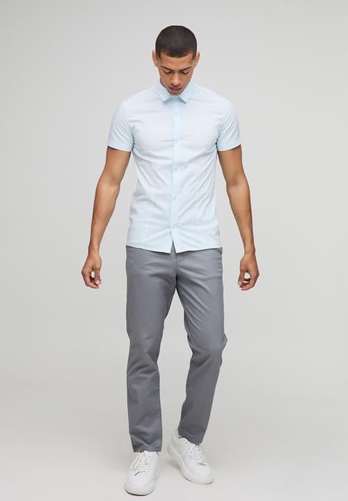 boohooMAN - Stretch Fit Basic Short Sleeve Collared Shirt - Light Blue