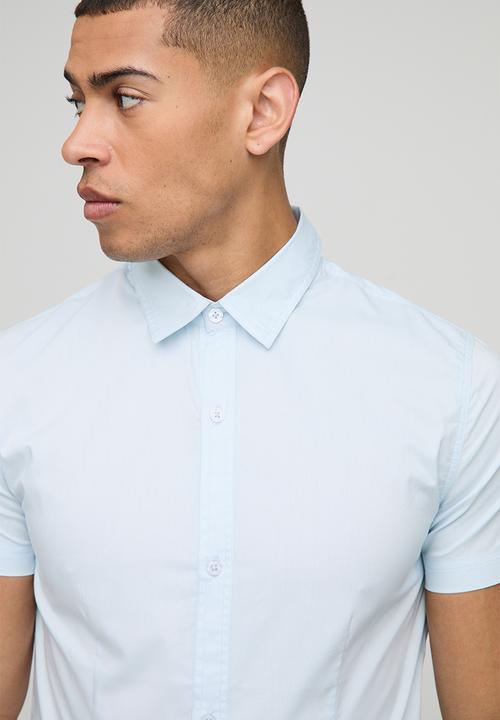 boohooMAN - Stretch Fit Basic Short Sleeve Collared Shirt - Light Blue