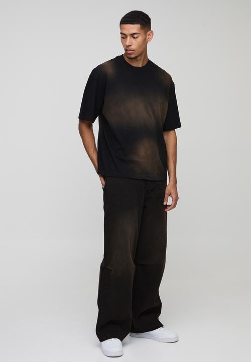 boohooMAN - Oversized Spray Wash Crew Neck T-Shirt - Black