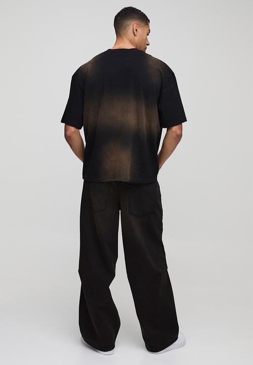 boohooMAN - Oversized Spray Wash Crew Neck T-Shirt - Black