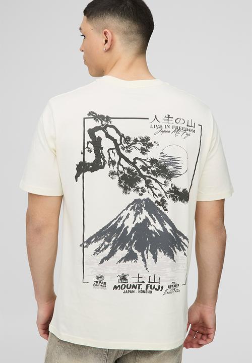 boohooMAN - Regular Fit Mountain Graphic T-Shirt - Ecru