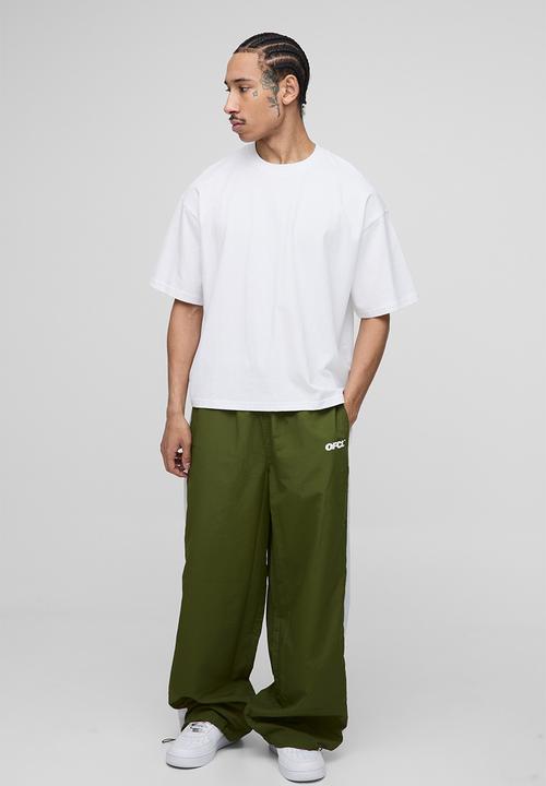 boohooMAN - OFCL Side Panel Parachute Pants - Green