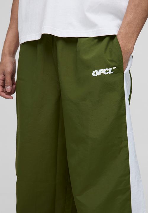 boohooMAN - OFCL Side Panel Parachute Pants - Green