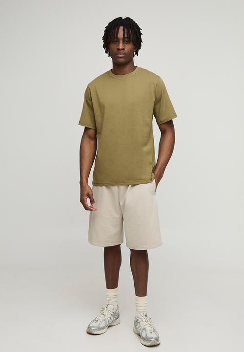 boohooMAN - Regular Fit Basic Crew Neck T-shirt - Olive