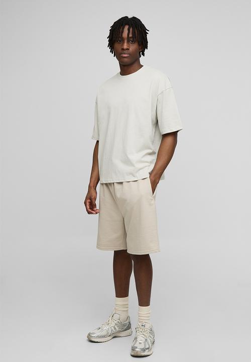 boohooMAN - Basic Oversized Boxy Crew Neck T-shirt - Light Grey