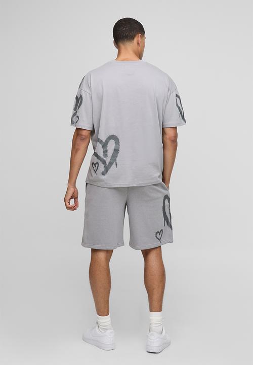 boohooMAN - Oversized Boxy All Over Heart Printed T-Shirt And Short Set - Slate Grey