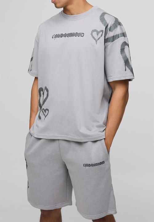 boohooMAN - Oversized Boxy All Over Heart Printed T-Shirt And Short Set - Slate Grey