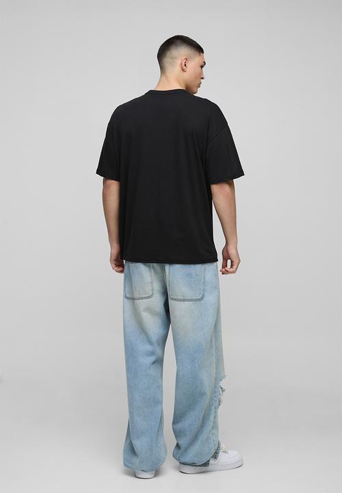 boohooMAN - Oversized Lips Graphic T-shirt - Black