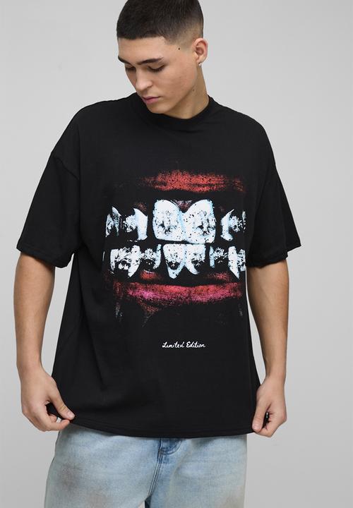 boohooMAN - Oversized Lips Graphic T-shirt - Black