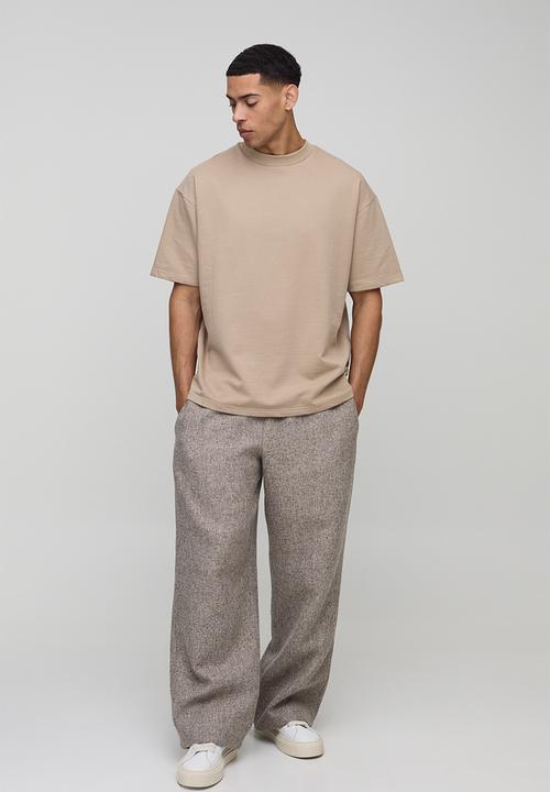 boohooMAN - Oversized Extended Neck Heavyweight T-shirt - Mocha