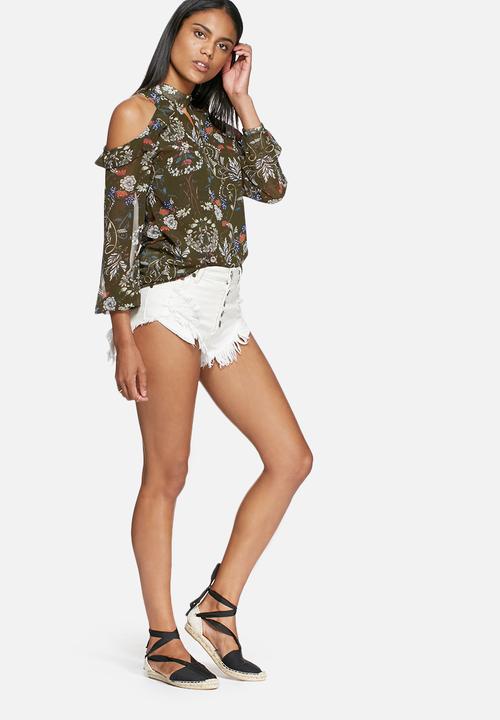Glamorous - Floral cold shoulder blouse