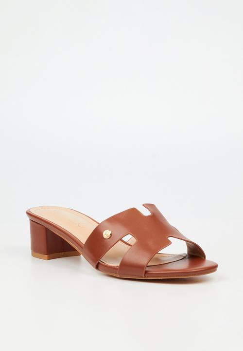 Miss Black - Bina 3 h-cut low block heel - tan