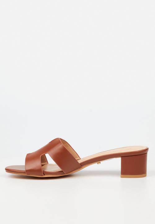 Miss Black - Bina 3 h-cut low block heel - tan
